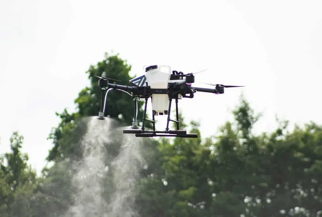 ABZ L10 Pro: Dron do precyzyjnego oprysku dla rolnictwa